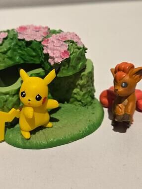 Pokemon Pikachu and Vulpix Mini Figurines Set w/ trinket box